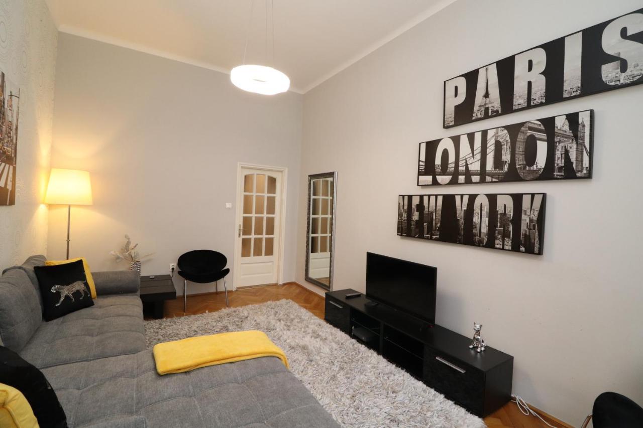 Nehru Part River Side Danube Apartamento *
