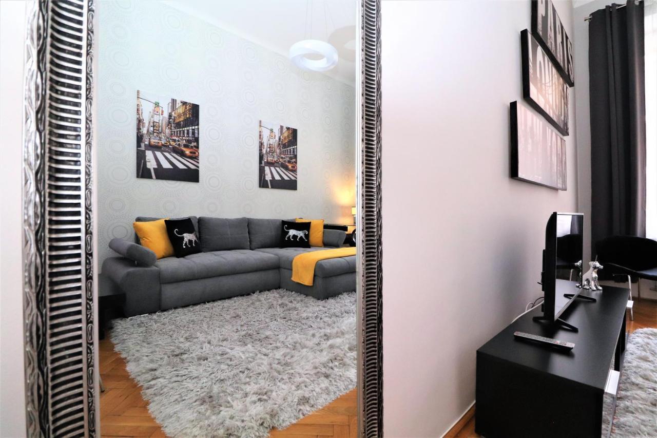 Nehru Part River Side Danube Apartamento