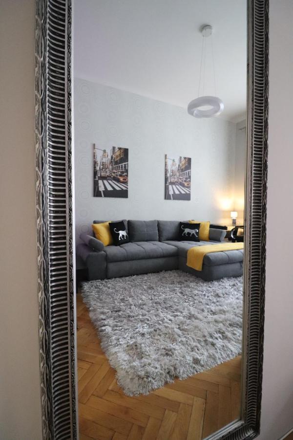Nehru Part River Side Danube Apartamento