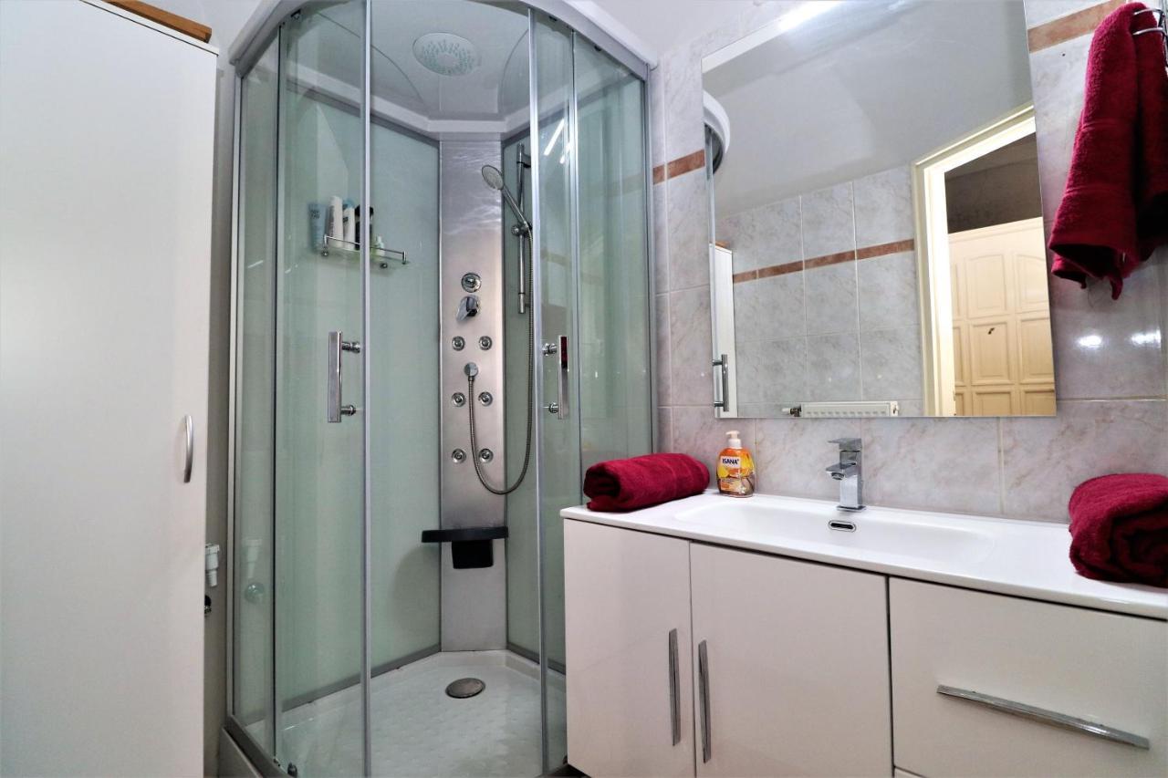 Nehru Part River Side Danube Apartamento *